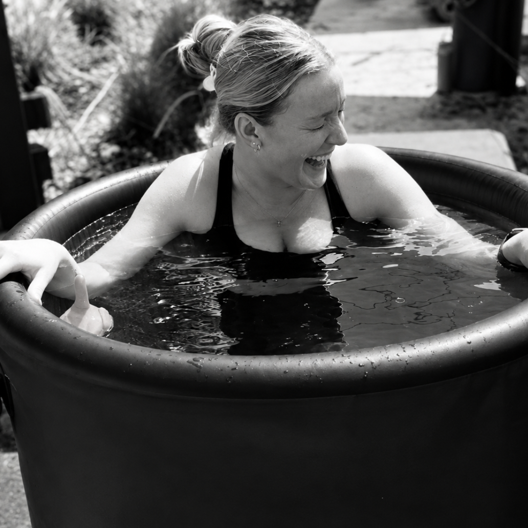 Cold plunge por primera vez: qué pasa en tu cuerpo durante 3 minutos en el hielo