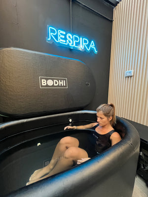 Nuestra bañera de hielo portátil de gama profesional. Diseñada para un uso intensivo en centros de alto rendimiento, gimnasios, equipos deportivos y personas que buscan la máxima calidad en su práctica de frío.